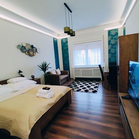 Central Palace Apartman Debrecen Bagian luar foto