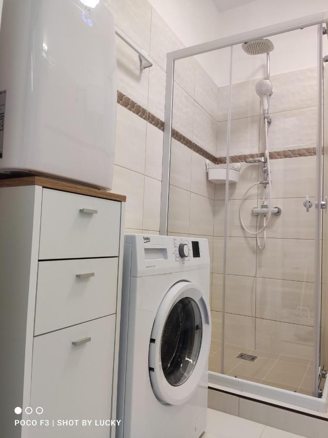 Central Palace Apartman Debrecen Bagian luar foto