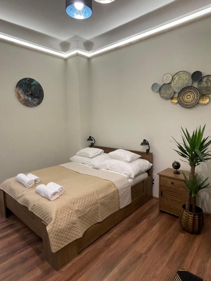 Central Palace Apartman Debrecen Bagian luar foto