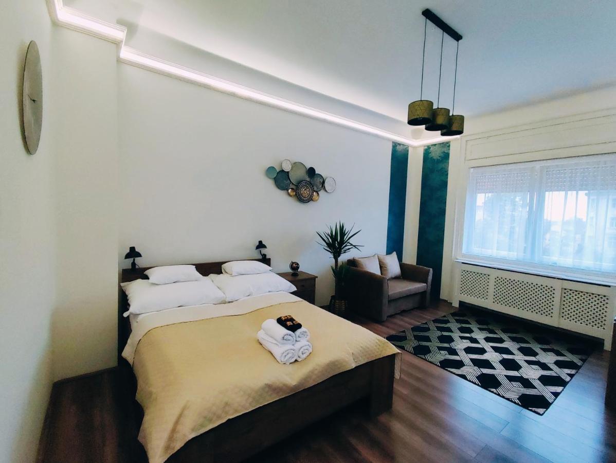 Central Palace Apartman Debrecen Bagian luar foto
