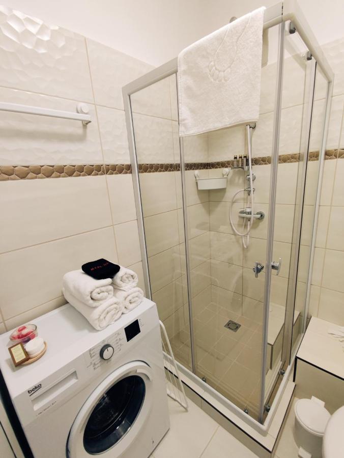 Central Palace Apartman Debrecen Bagian luar foto
