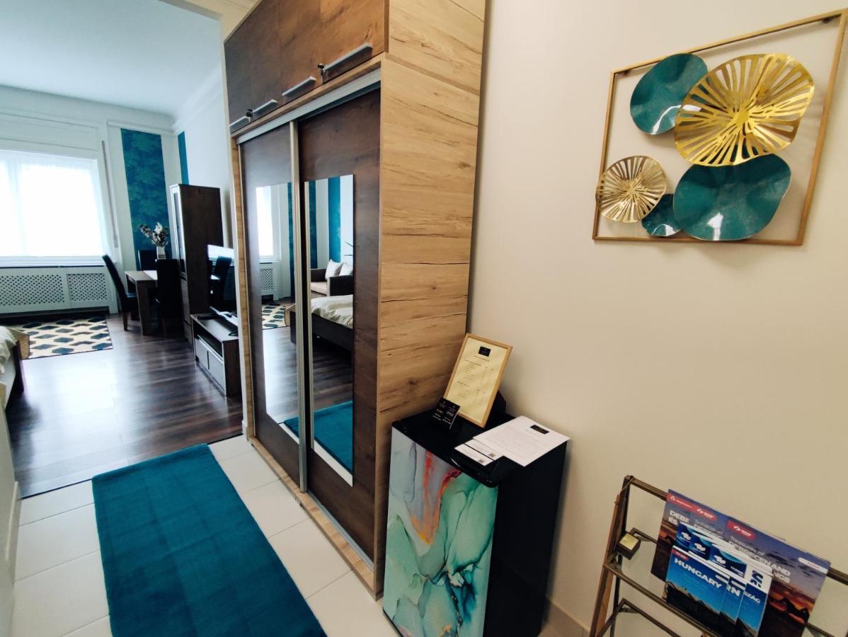 Central Palace Apartman Debrecen Bagian luar foto