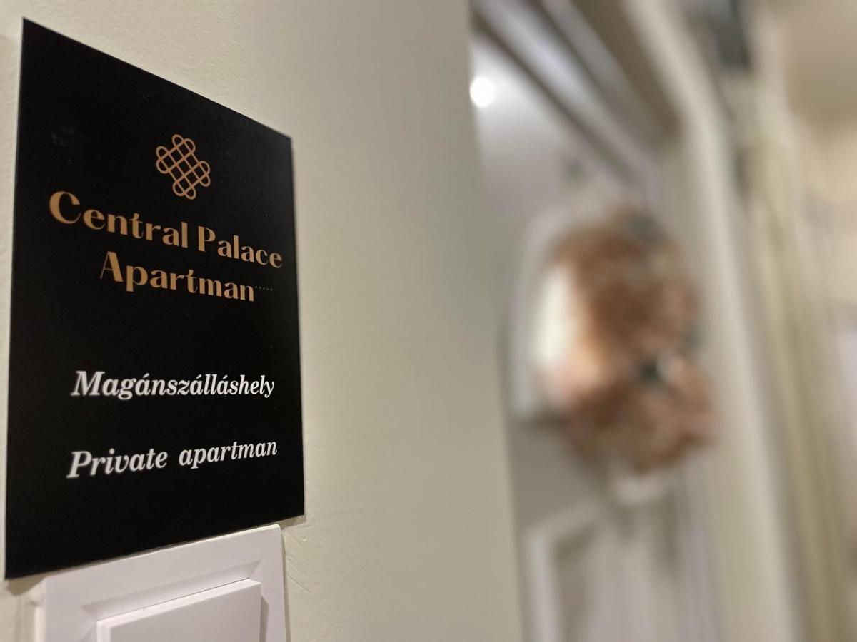 Central Palace Apartman Debrecen Bagian luar foto
