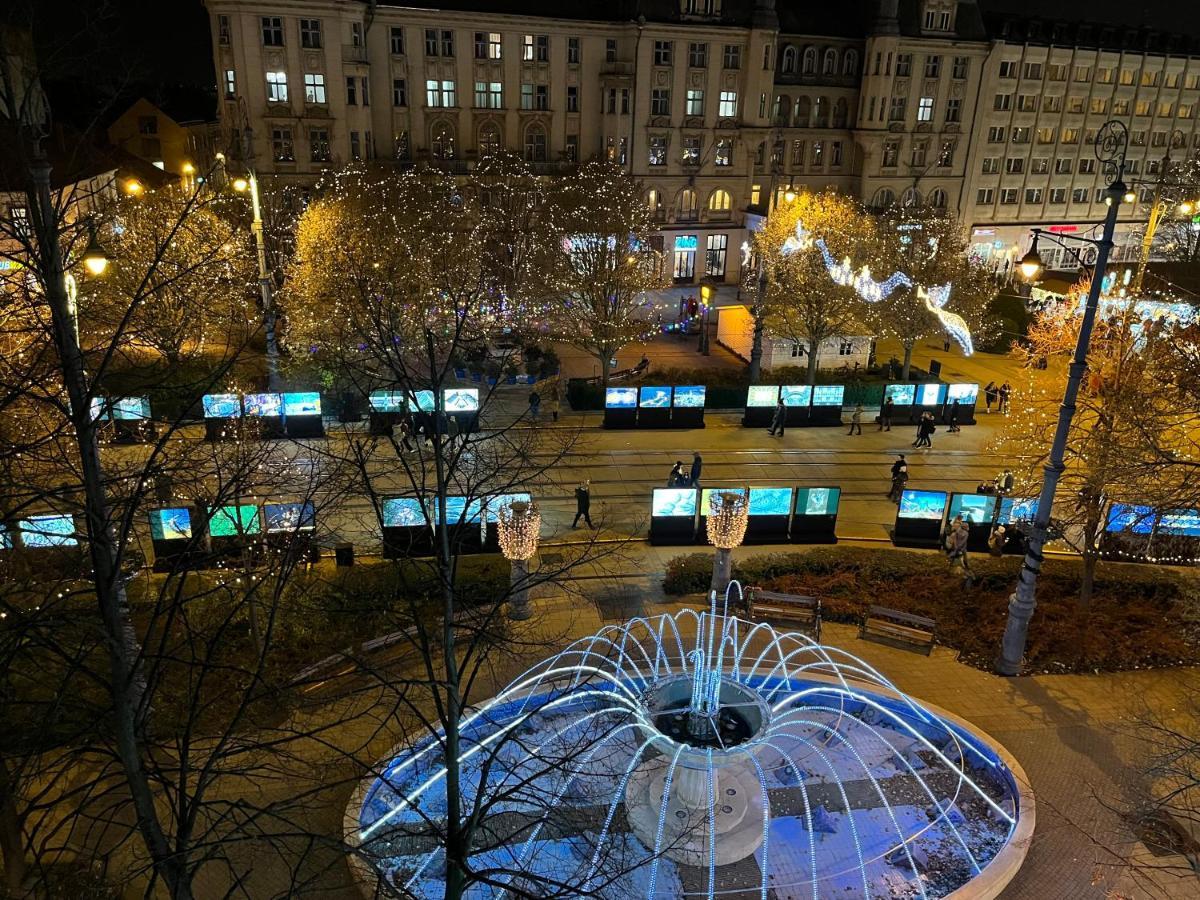 Central Palace Apartman Debrecen Bagian luar foto
